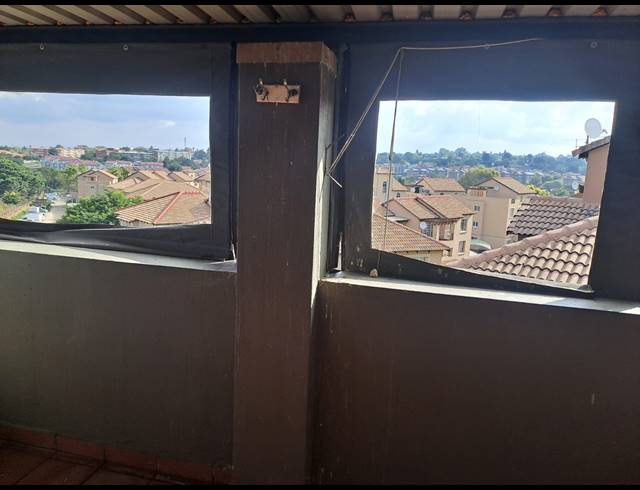 2 BEDROOM TOWNHOUSE FOR SALE IN CASTLEVIEW